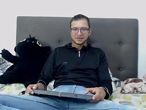 Snapshot of andy_loverxx chatting on 01-18-26, 05:33 andy loverxx online show from 01-18-26, 05:33