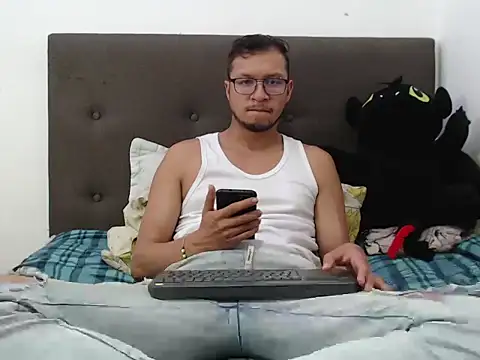 Snapshot of andy_loverxx chatting on 02-28-26, 12:11 andy loverxx online show from 02-28-26, 12:11