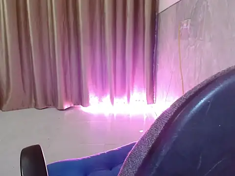 Snapshot of Pink_Pretty chatting on 09-14-25, 05:23 Pink Pretty online show from 09-14-25, 05:23