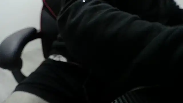 Snapshot of Dandi19 chatting on 10-26-25, 05:41 Dandi19 online show from 10-26-25, 05:41