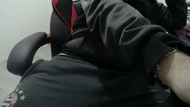 Snapshot of Dandi19 chatting on 11-14-25, 08:40 Dandi19 online show from 11-14-25, 08:40