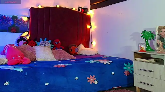 alisson zafiro  online show from 09-19-25, 03:19