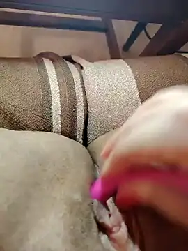 Snapshot of xxcatwomanxx chatting on 02-06-25, 08:23 xxcatwomanxx online show from 02-06-25, 08:23