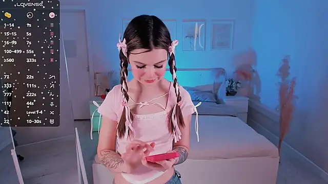 Lil Amelie online show from 03-18-25, 07:08