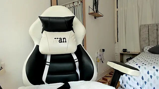 Valerioe online show from 10-24-25, 02:13