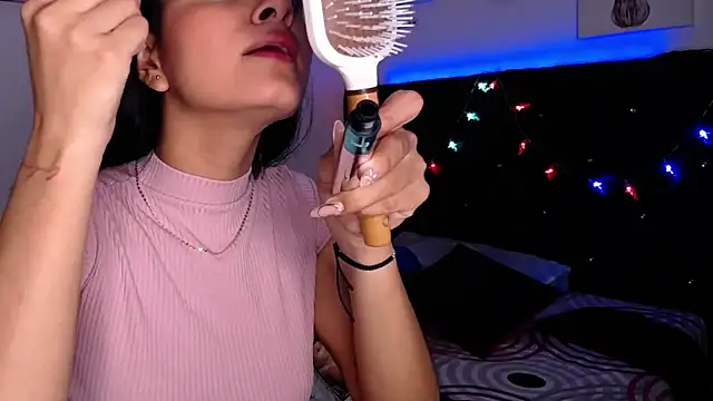 Snapshot of floweer_ chatting on 02-08-25, 01:01 floweer online show from 02-08-25, 01:01