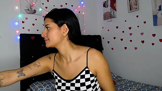 Snapshot of floweer_ chatting on 02-25-25, 04:21 floweer online show from 02-25-25, 04:21