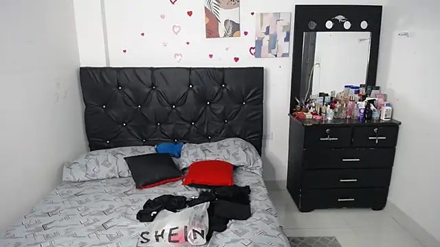 Snapshot of floweer_ chatting on 10-05-25, 08:07 floweer online show from 10-05-25, 08:07