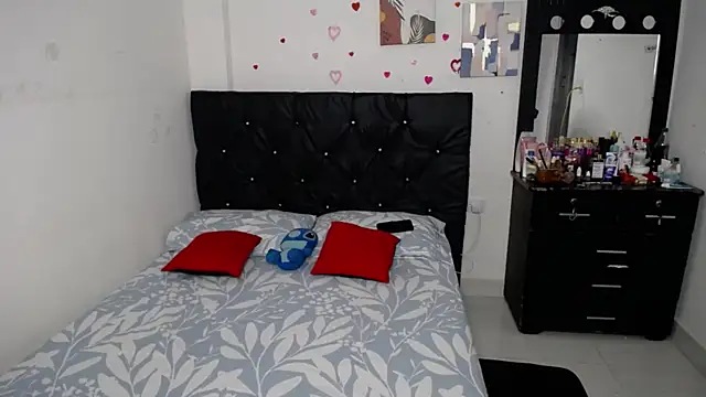 Snapshot of floweer_ chatting on 10-21-25, 04:08 floweer online show from 10-21-25, 04:08