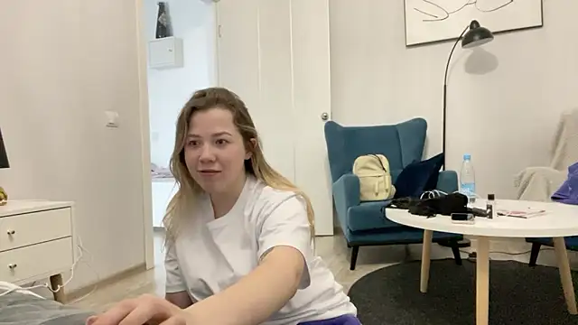 Embersweetbunny online show from 03-02-25, 01:16