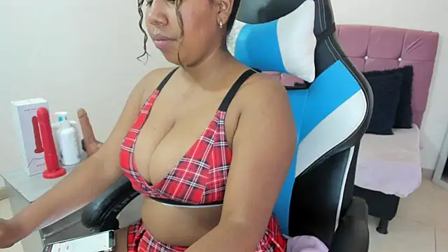 Lizzie Williams  online show from 04-28-26, 03:11