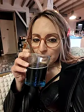 Snapshot of Jade_Emeraud chatting on 03-05-25, 10:10 Jade Emeraud online show from 03-05-25, 10:10