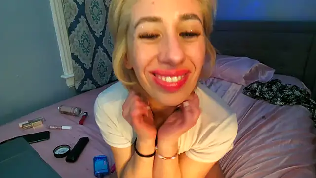 Snapshot of petitebarbiexxx chatting on 03-20-25, 07:47 petitebarbiexxx online show from 03-20-25, 07:47