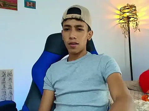 Ostin18hot online show from 11-30-25, 01:53