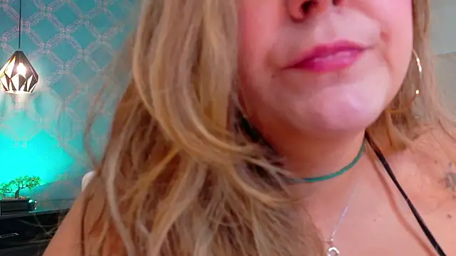 AmbarRoberts  online show from 06-15-26, 01:13
