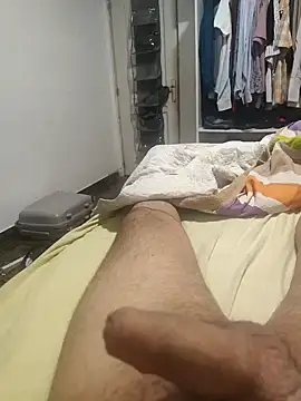 Snapshot of Canario33 chatting on 11-18-25, 06:34 Canario33 online show from 11-18-25, 06:34