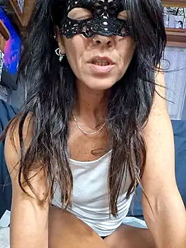 EmySkinny85 online show from 10-18-25, 08:20