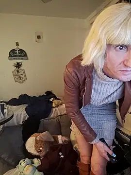 Snapshot of BirdmanJR11th chatting on 11-10-25, 04:00 BirdmanJR11th online show from 11-10-25, 04:00