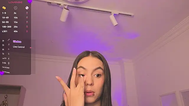 Aleejaa   online show from 04-25-26, 11:24