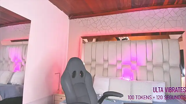 Snapshot of AngelineHeet chatting on 01-08-25, 12:38 AngelineHeet online show from 01-08-25, 12:38