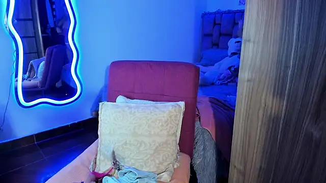 ladyrd1 online show from 02-14-25, 07:49