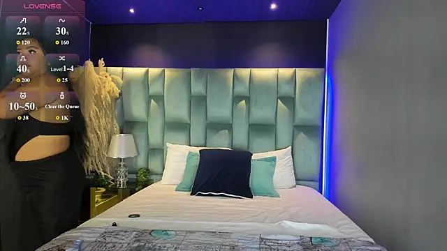 Snapshot of MarianaGarciaa__ chatting on 09-10-25, 11:32 MarianaGarciaa online show from 09-10-25, 11:32