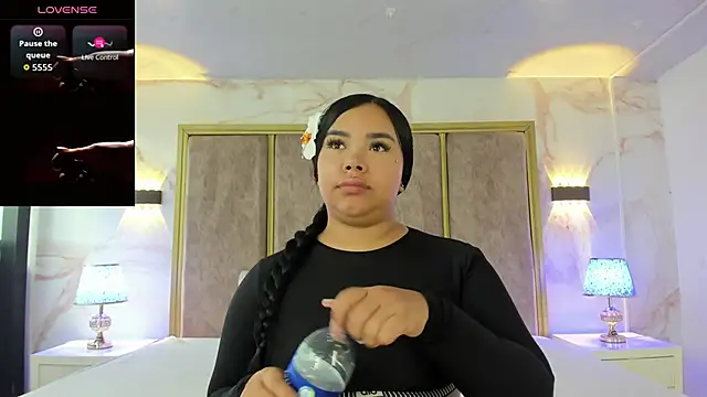 Snapshot of MarianaGarciaa__ chatting on 11-11-25, 07:36 MarianaGarciaa online show from 11-11-25, 07:36