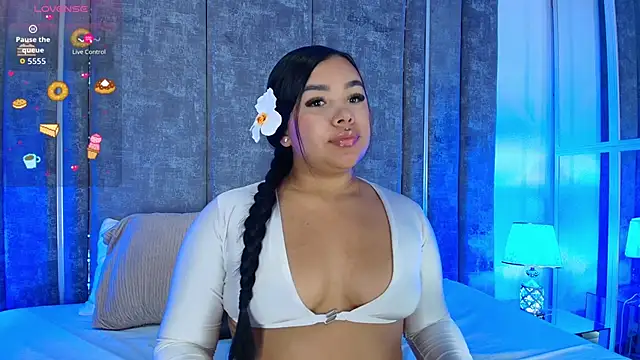 Snapshot of MarianaGarciaa__ chatting on 11-25-25, 07:47 MarianaGarciaa online show from 11-25-25, 07:47