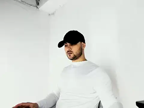 Snapshot of Sebas-hott chatting on 10-31-25, 10:22 Sebas-hott online show from 10-31-25, 10:22