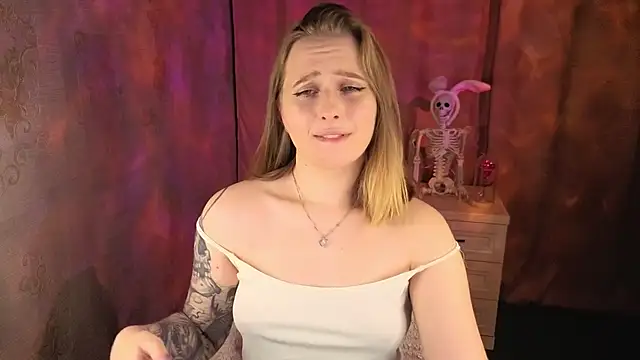 CuteLilyLove online show from 05-20-26, 02:45