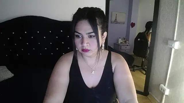 Snapshot of lucianaa_25 chatting on 12-20-24, 01:43 lucianaa 25 online show from 12-20-24, 01:43