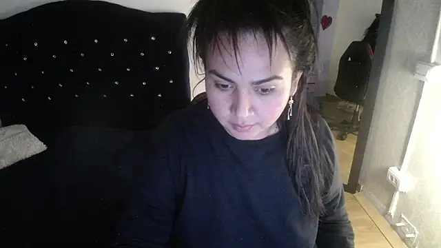 Snapshot of lucianaa_25 chatting on 12-23-24, 06:48 lucianaa 25 online show from 12-23-24, 06:48