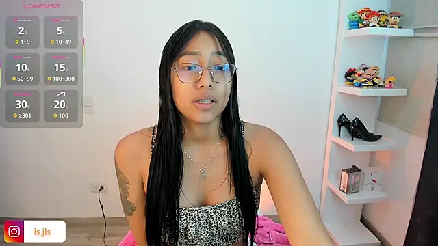 Snapshot of isa_bellaa0 chatting on 11-11-25, 11:10 isa bellaa0 online show from 11-11-25, 11:10