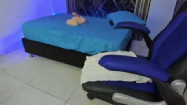 Snapshot of Yelena03 chatting on 11-20-25, 10:59 Yelena03 online show from 11-20-25, 10:59