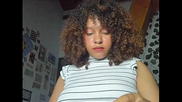 Snapshot of Ada_gales_ chatting on 02-06-25, 02:00 Ada gales  online show from 02-06-25, 02:00