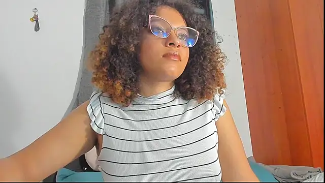 Snapshot of Ada_gales_ chatting on 11-04-25, 02:43 Ada gales  online show from 11-04-25, 02:43