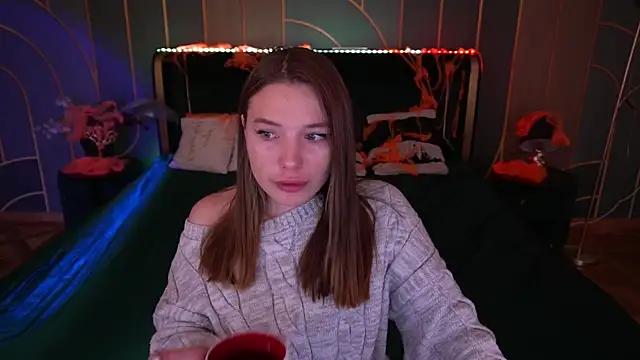 IceDanielles online show from 10-28-25, 01:36