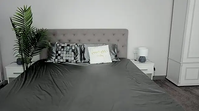 IceDanielles online show from 03-17-26, 01:36