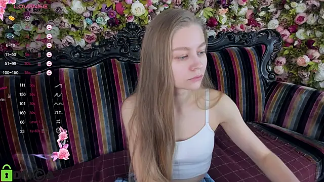 Snapshot of Polumna_cute chatting on 01-23-25, 09:29 Polumna cute online show from 01-23-25, 09:29