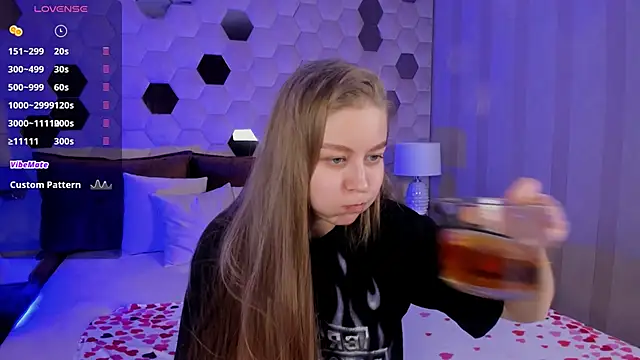 Snapshot of Polumna_cute chatting on 02-23-25, 01:10 Polumna cute online show from 02-23-25, 01:10