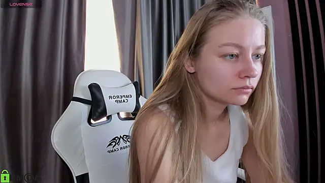 Snapshot of Polumna_cute chatting on 09-14-25, 10:03 Polumna cute online show from 09-14-25, 10:03