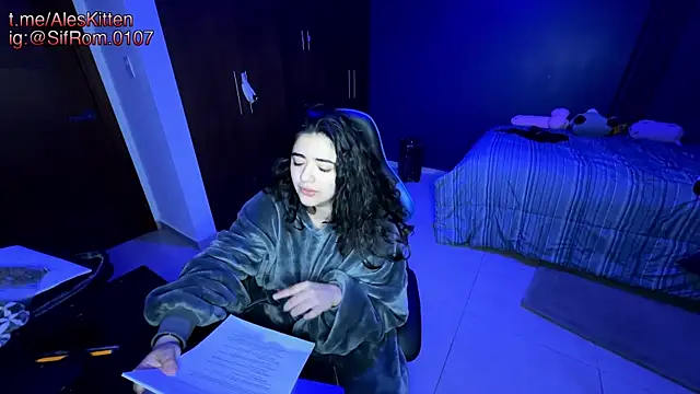 Ales Kitten online show from 03-12-25, 01:47