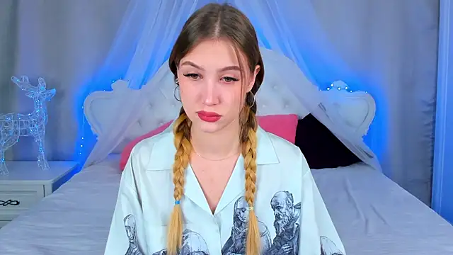 Snapshot of VitalinaBlue chatting on 11-29-25, 01:19 VitalinaBlue online show from 11-29-25, 01:19