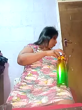 Snapshot of raniofsex02 chatting on 03-15-25, 06:10 raniofsex02 online show from 03-15-25, 06:10