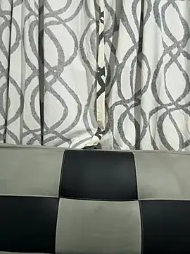 Snapshot of ZUCAAT chatting on 02-25-25, 02:47 ZUCAAT online show from 02-25-25, 02:47