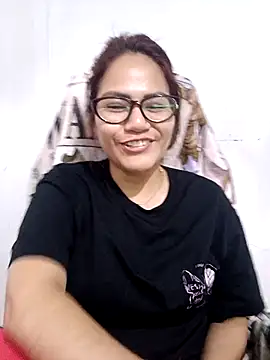 Snapshot of ZUCAAT chatting on 10-28-25, 04:27 ZUCAAT online show from 10-28-25, 04:27