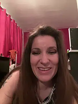 Snapshot of Lwhite1 chatting on 01-05-25, 11:44 Lwhite1 online show from 01-05-25, 11:44