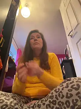 Snapshot of Lwhite1 chatting on 01-12-25, 03:57 Lwhite1 online show from 01-12-25, 03:57