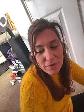 Snapshot of Lwhite1 chatting on 01-27-25, 04:01 Lwhite1 online show from 01-27-25, 04:01