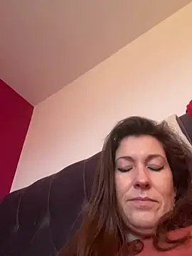 Snapshot of Lwhite1 chatting on 02-11-25, 04:02 Lwhite1 online show from 02-11-25, 04:02